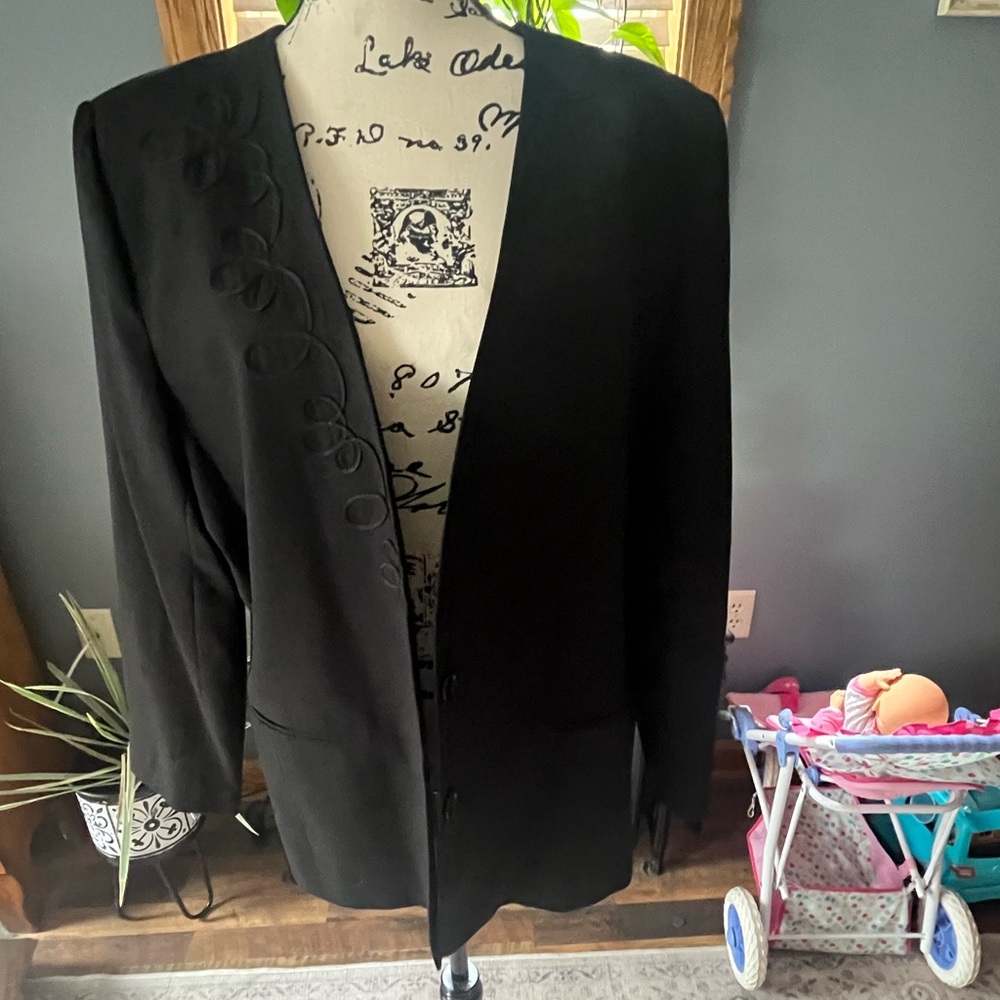 Women's Black Scrolled Alfred Dunner Made in the USA Blazer 2 Button- Beautiful